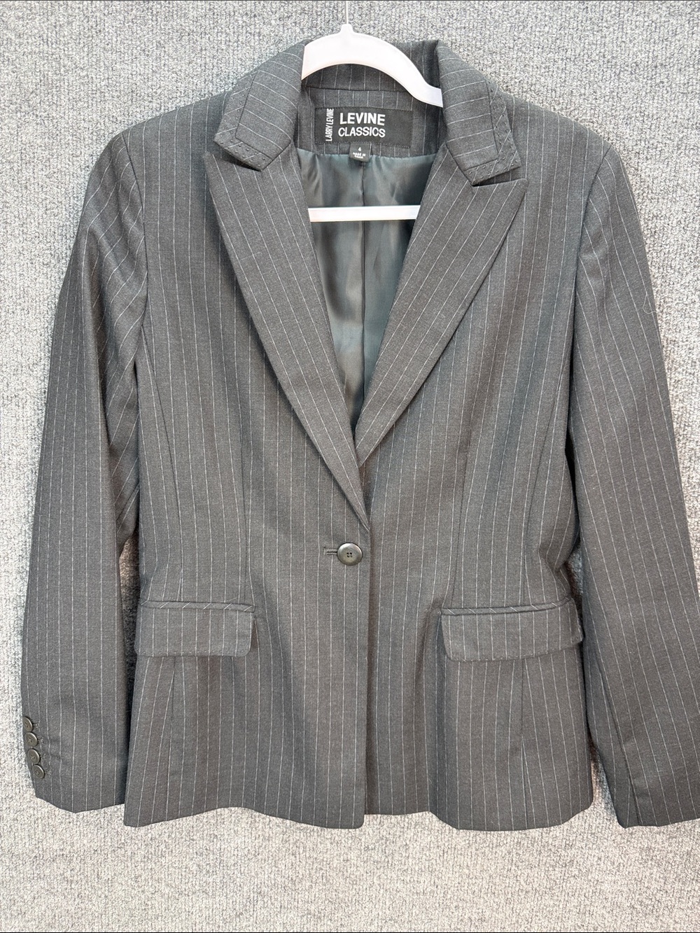 Larry Levine Gray Tailored Pinstripe Blazer Size 4 Very Nice!